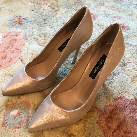 Gold Heels - Picture 1 of 3